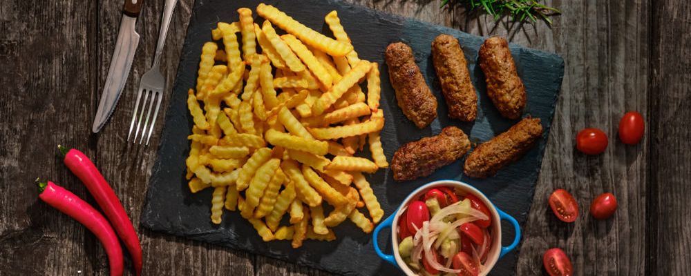 AVIKO ZIG ZAG CEVAPAS LA GRĂTAR ȘI SALATĂ DE PRIMĂVARĂ