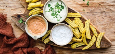 Aviko Wavy Blends Garlic & Herbs cu 3 sosuri