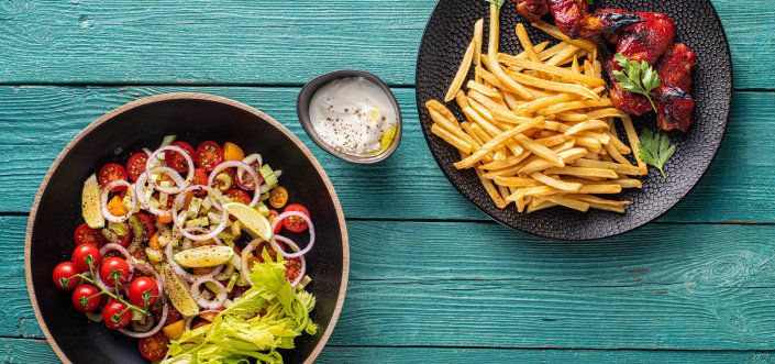 Aripi de pui marinate și prăjite cu Tex Mex și salată Super Long